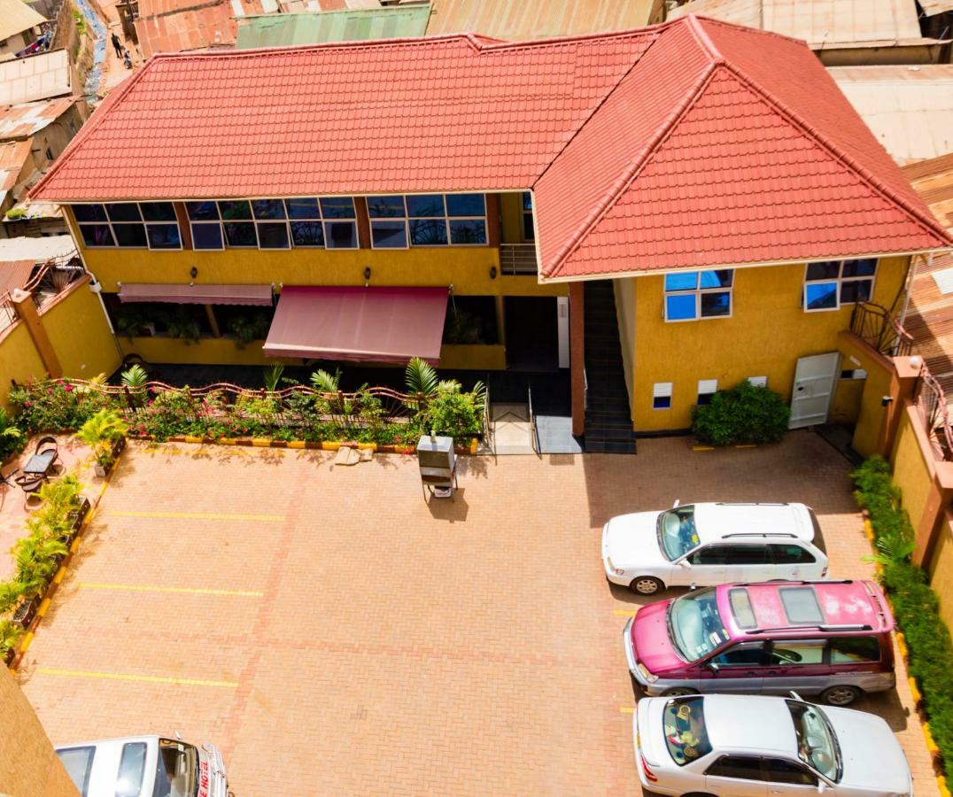 G-One Hotel Kampala Exterior foto